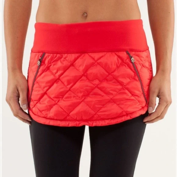 Lululemon Hot Cheeks Goose Down Wind & Water Resistant Quilted Mini Skirt Size 4 - Picture 2 of 16